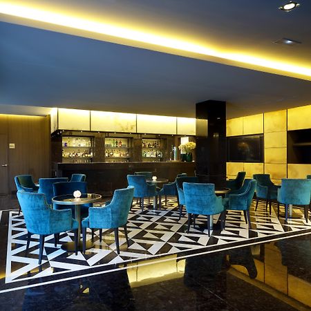 Aurea Washington Irving By Eurostars Hotel Company Granada Bagian luar foto The bar at the 1001 lounge