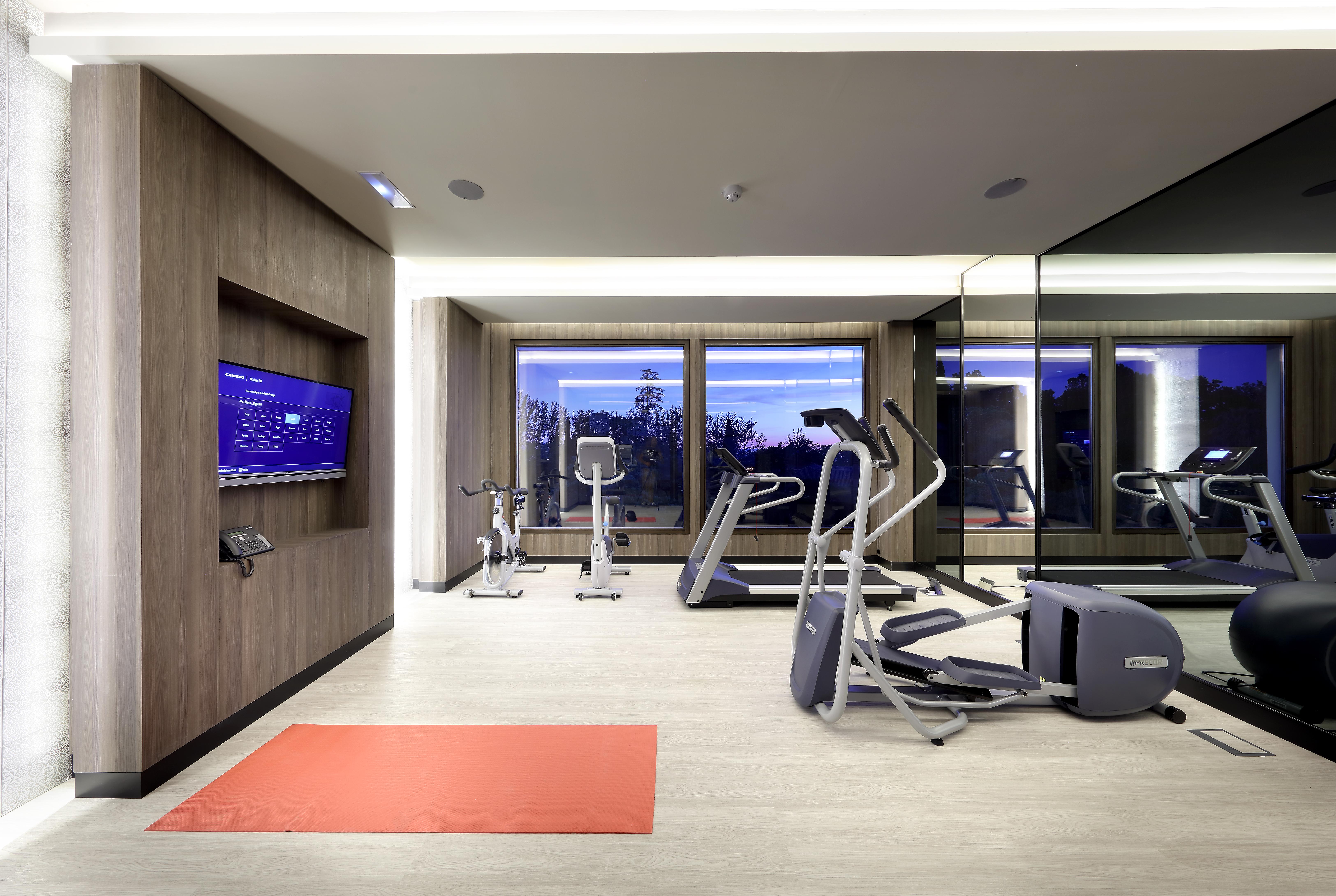 Aurea Washington Irving By Eurostars Hotel Company Granada Bagian luar foto The gym at the 2012 London Olympics