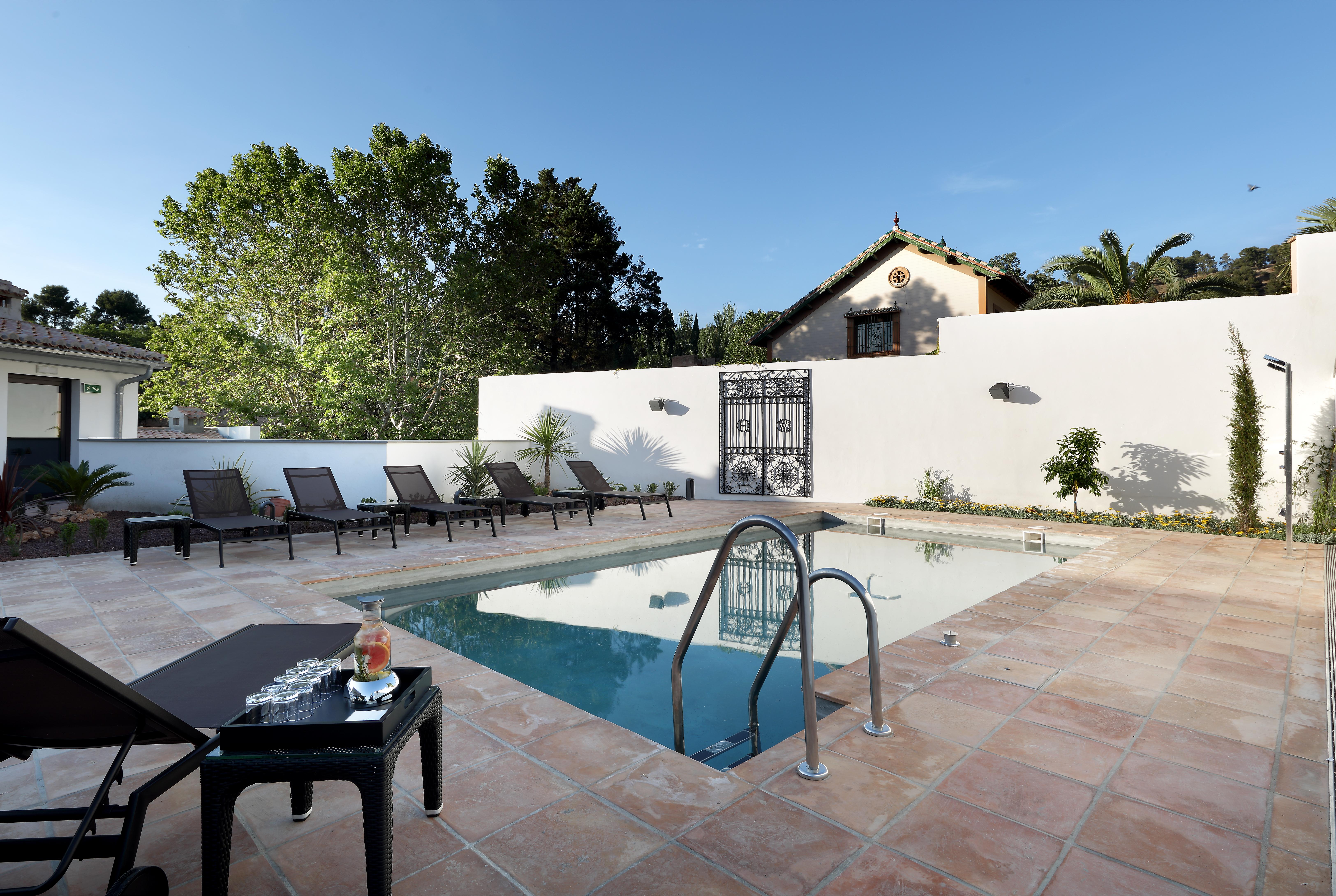 Aurea Washington Irving By Eurostars Hotel Company Granada Bagian luar foto Villa's swimming pool