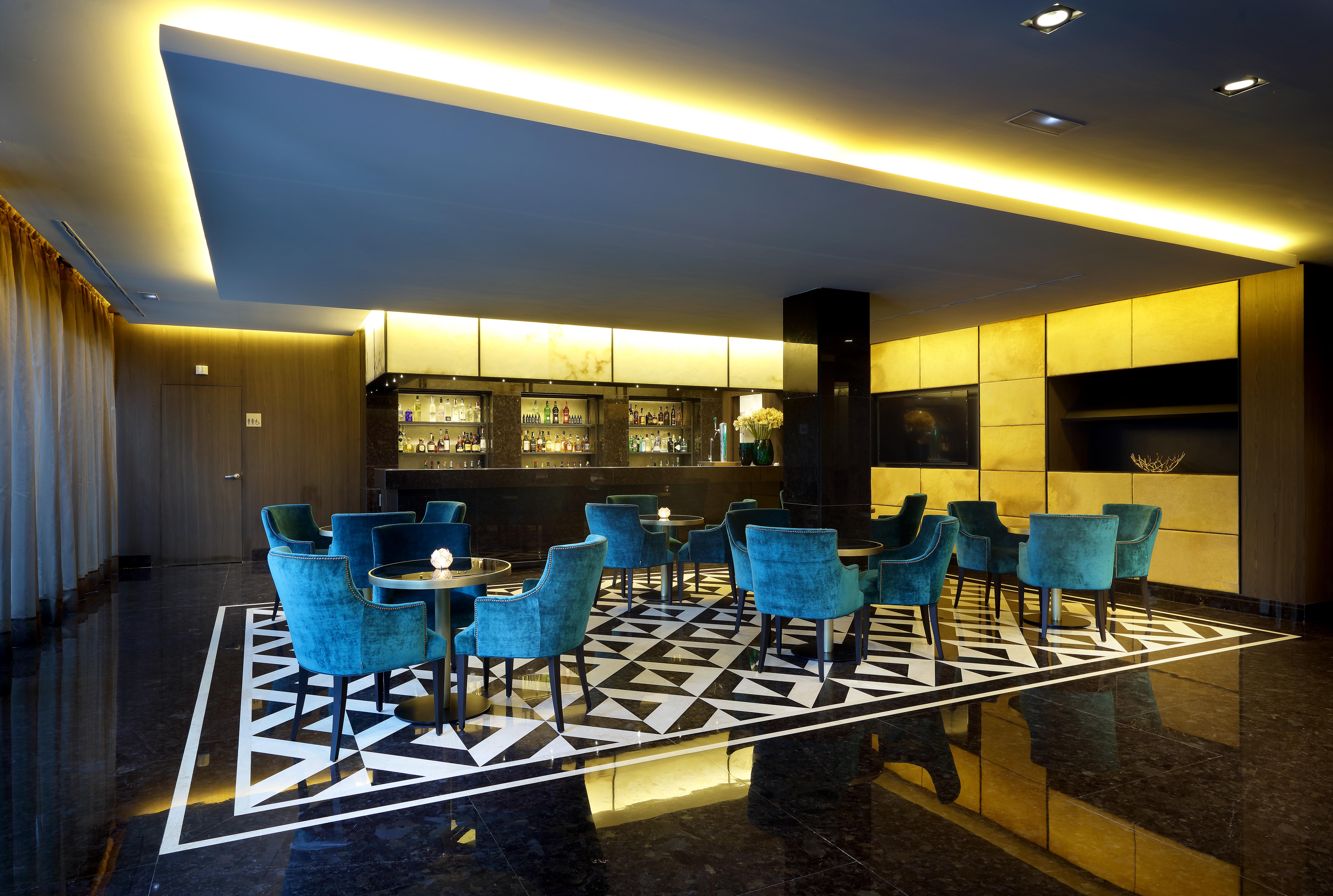 Aurea Washington Irving By Eurostars Hotel Company Granada Bagian luar foto The bar at the 1001 lounge