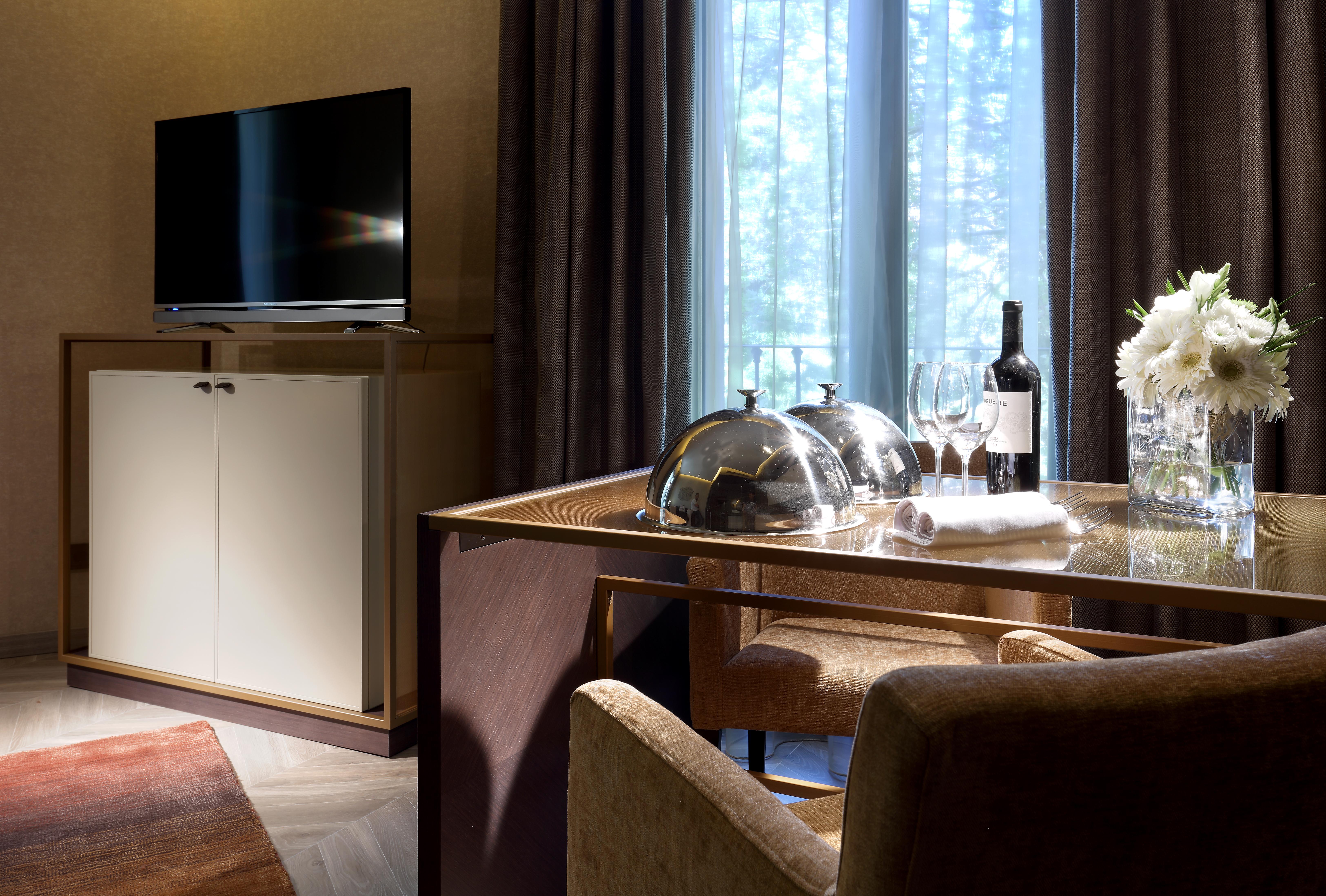 Aurea Washington Irving By Eurostars Hotel Company Granada Bagian luar foto A room at the hotel