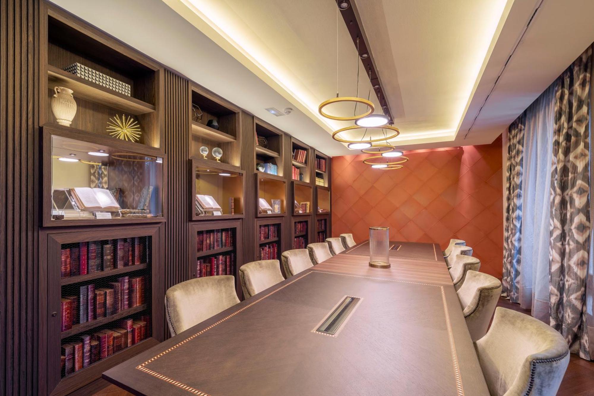 Aurea Washington Irving By Eurostars Hotel Company Granada Bagian luar foto Library