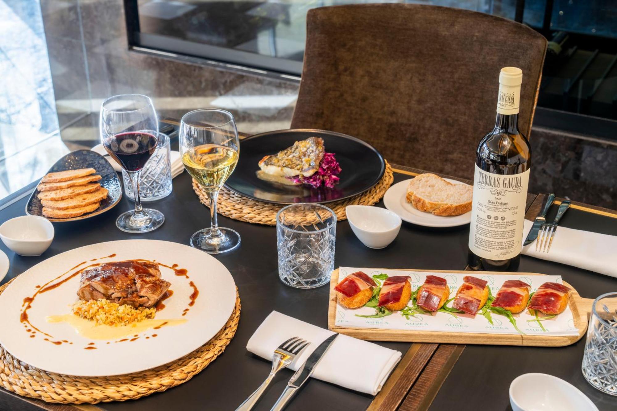 Aurea Washington Irving By Eurostars Hotel Company Granada Bagian luar foto A selection of dishes from the restaurant
