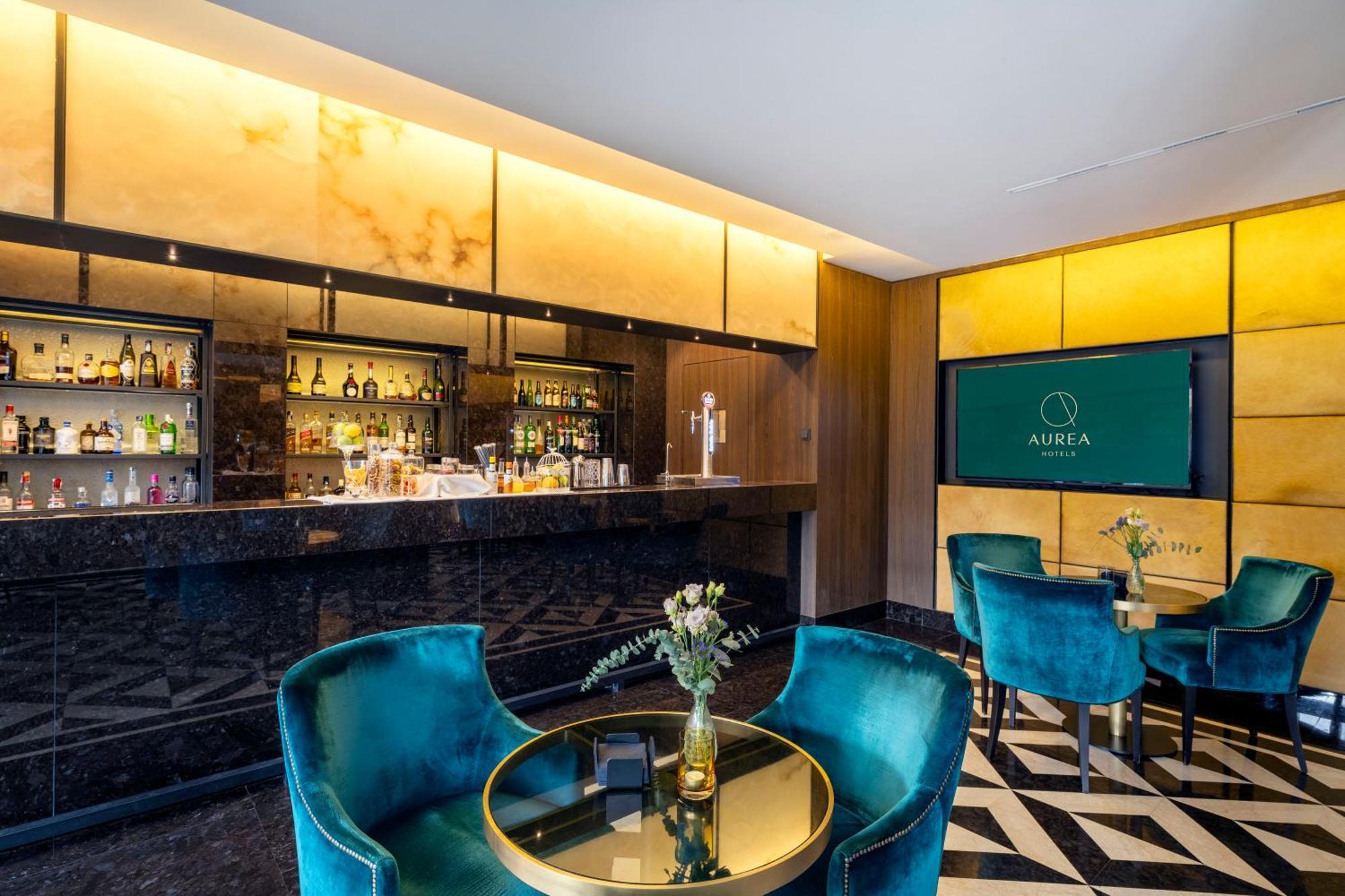 Aurea Washington Irving By Eurostars Hotel Company Granada Bagian luar foto The bar at the ABAR lounge