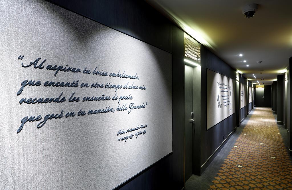 Aurea Washington Irving By Eurostars Hotel Company Granada Bagian luar foto A corridor at the hotel