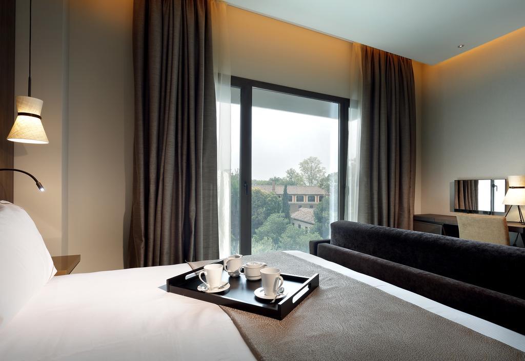 Aurea Washington Irving By Eurostars Hotel Company Granada Bagian luar foto A room at the hotel